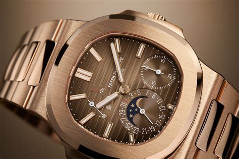 Patek Philippe Nautilus Rose gold .